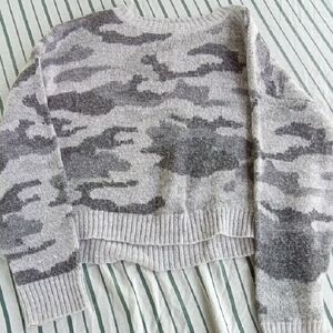 Womans XS American Eagle Outfitters Gray Camouflage Crew Neck Sweater